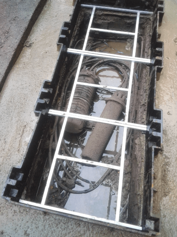 Ironmaster repairing modular, multi-span highway ironwork in tunnels and highway carriageways by Rhino Asphalt Solutions