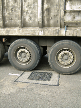 Ironmaster repairing modular, multi-span highway ironwork in tunnels and highway carriageways by Rhino Asphalt Solutions